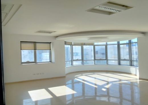 Joli immeuble 4400 m² au lac 2