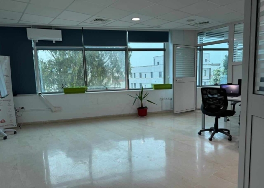 Joli bureau 350 m² à Alain Savary
