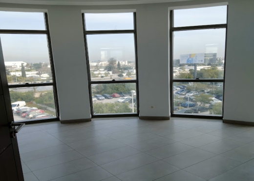 Super bureau 298 m² ths au Berge du Lac 1