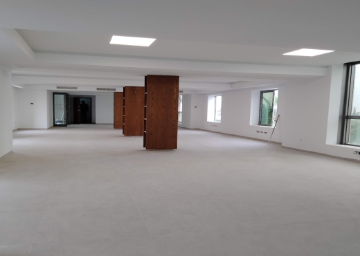 Super bureau 275 m² avec vue aéroport au lac 1