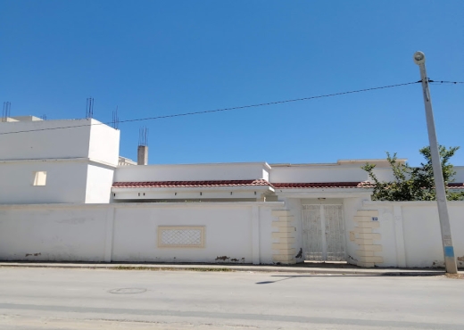 Maison à fort potentiel à soukra parc