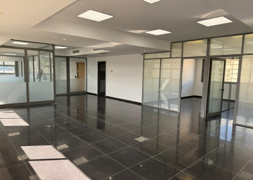 Bureau 220 m² hs au Berge du lac 1