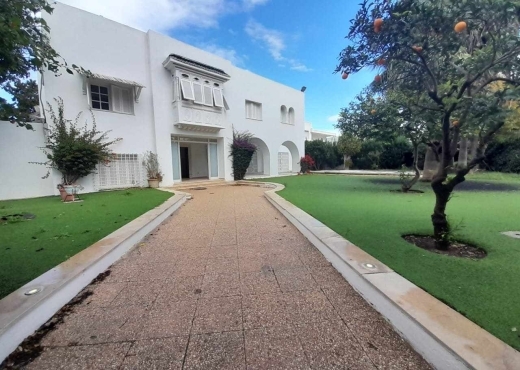 A louer Somptueusec Villa Menzah 1