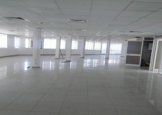 Super bureau 710 m² au lac 1